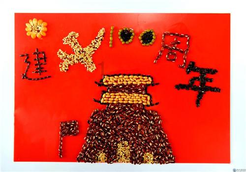 吴京外出工作，与小儿子依依不舍